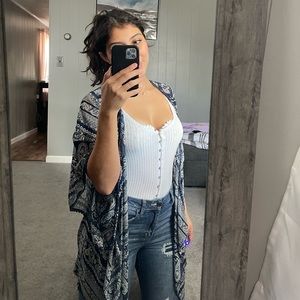 The perfect flowy Kimono to add to your closet!